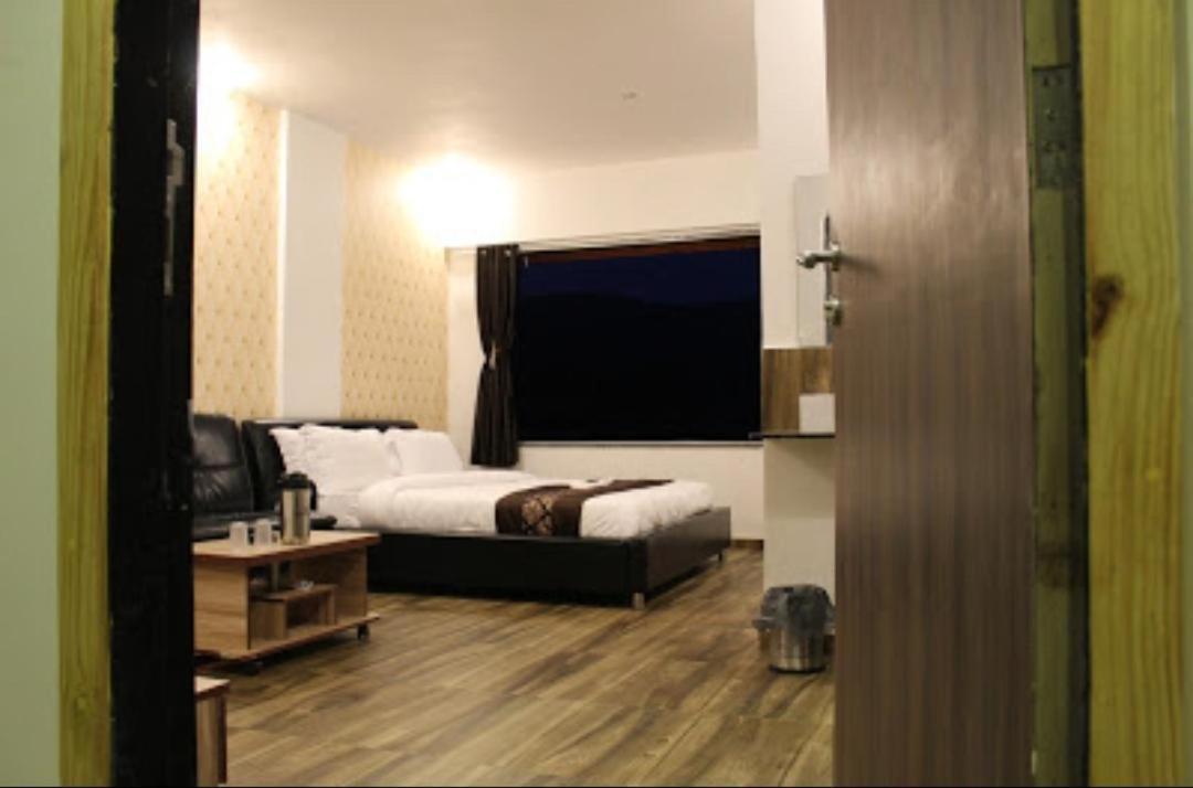 Strawberry Hills Saputara Otel Dış mekan fotoğraf